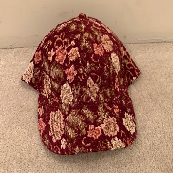 Aritzia red floral pattern cap - Picture 1 of 4